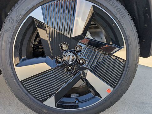New 2026 Nissan Kicks SR FWD image 6