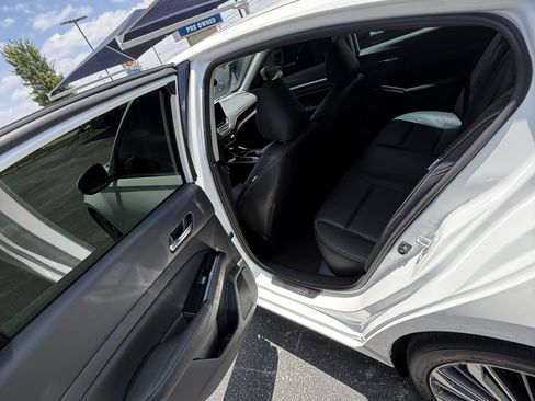 Used 2025 Nissan Altima 2.5 SL FWD image 11