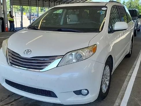 Used 2017 Toyota Sienna XLE w/ XLE Navigation Package FWD image 1