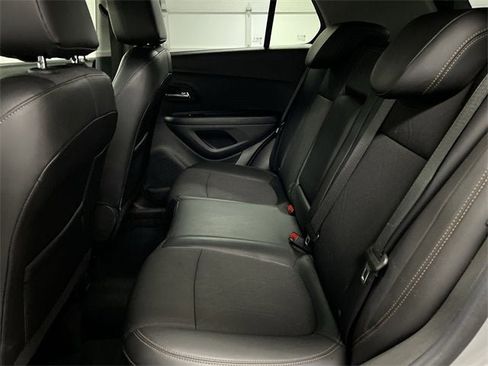 Used 2022 Chevrolet Trax LT w/ LT Convenience Package image 23