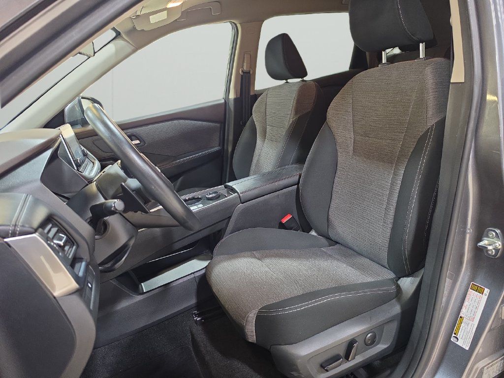Used 2023 Nissan Rogue SV AWD/4WD image 11