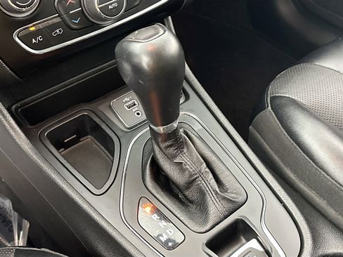 Used 2022 Jeep Cherokee Latitude Lux w/ Sun & Sound Group image 16