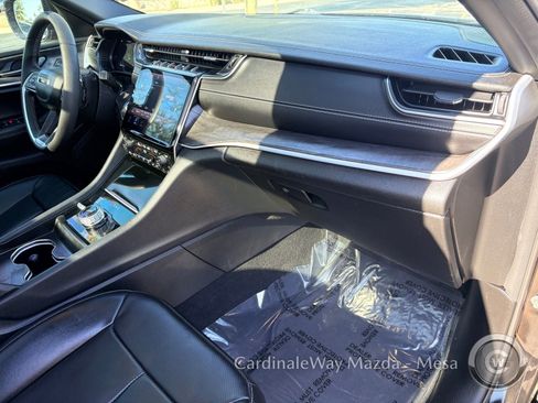 Used 2024 Jeep Grand Cherokee L Limited w/ Luxury Tech Group II image 30