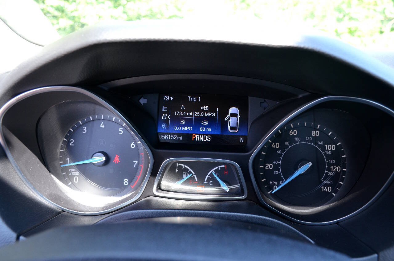 Used 2018 Ford Focus SE w/ SE Appearance Package FWD image 14