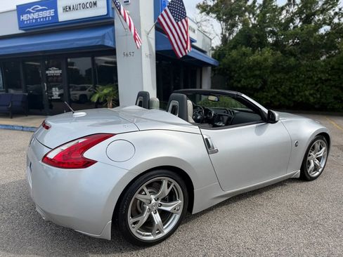 Used 2010 Nissan 370Z Touring w/ Sport Pkg RWD image 13