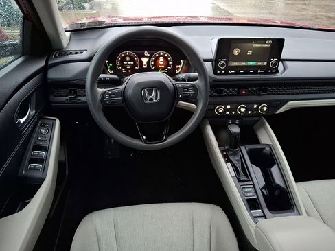 Used 2023 Honda Accord LX image 11