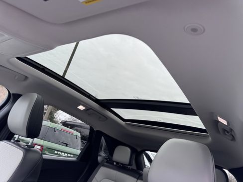 Used 2024 Ford Escape SE image 12