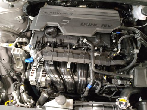Used 2025 Hyundai Elantra SE FWD image 30