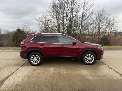 Used 2019 Jeep Cherokee Latitude w/ Popular Appearance Group image 2