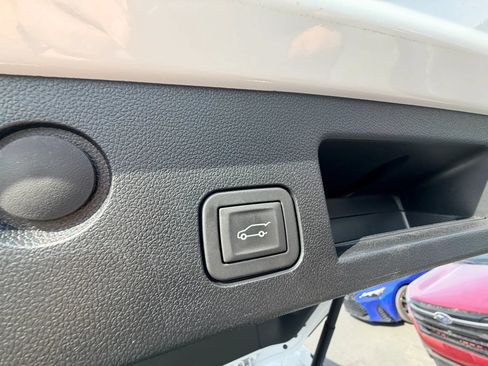 Used 2025 Chevrolet Equinox RS w/ Safety and Technology Package AWD/4WD image 28