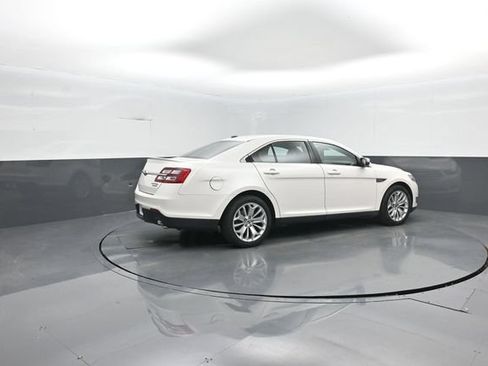 Used 2018 Ford Taurus Limited FWD image 8