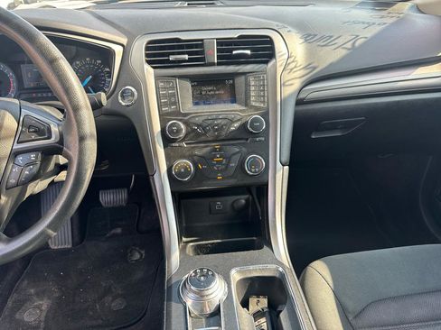 Used 2017 Ford Fusion SE FWD image 10