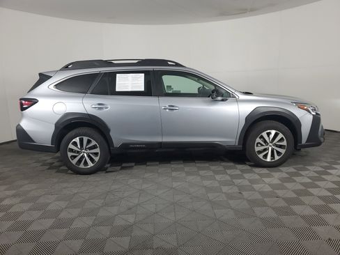 Used 2025 Subaru Outback Premium image 3