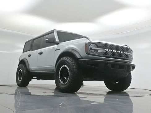 Used 2023 Ford Bronco Badlands image 45