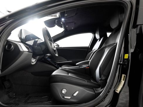 Used 2024 Lucid Air Pure RWD image 3