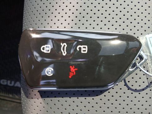 New 2026 Volkswagen Tiguan SE R-Line image 28