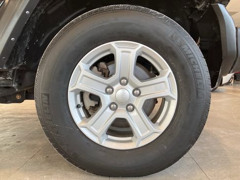 Used 2022 Jeep Wrangler Sport S image 9