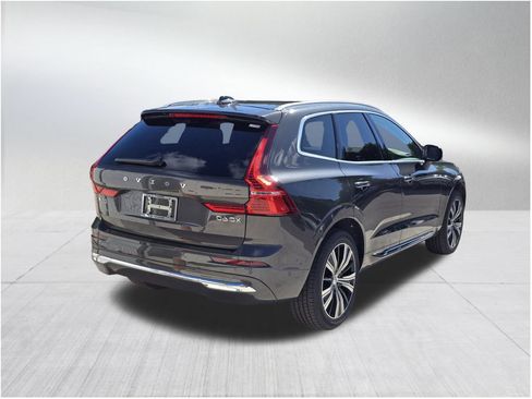 Certified 2023 Volvo XC60 B5 Plus image 3