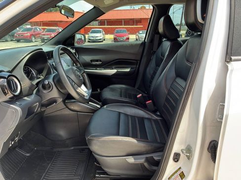 Used 2019 Nissan Kicks SR w/ SR Premium Package FWD image 14
