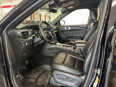 Used 2020 Ford Explorer XLT w/ Equipment Group 202A AWD/4WD image 9