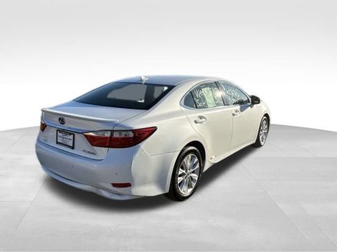 Used 2013 Lexus ES 300h image 2