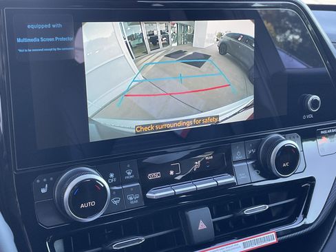 New 2025 Toyota Highlander XSE image 9