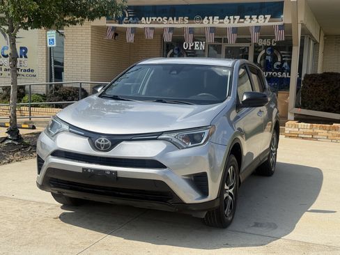 Used 2018 Toyota RAV4 LE FWD image 1