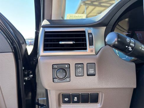 Used 2019 Lexus GX 460 image 23