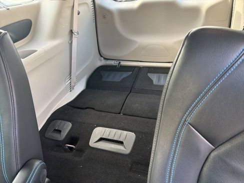 Used 2021 Chrysler Pacifica Touring-L w/ Uconnect Theater Family Group image 12