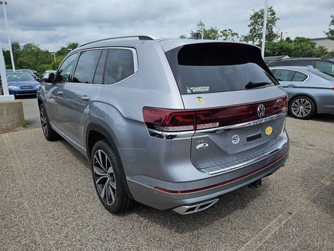 Used 2024 Volkswagen Atlas SEL Premium R-Line AWD/4WD image 3