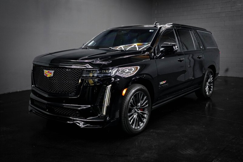Used 2023 Cadillac Escalade ESV V w/ Heavy-Duty Trailer Package AWD/4WD image 4