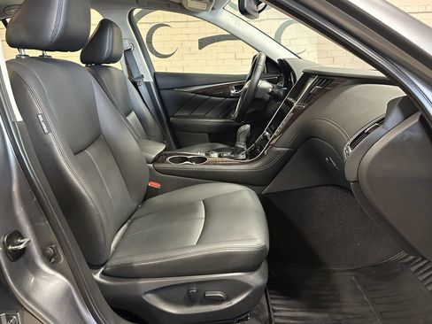 Used 2018 INFINITI Q50 Luxe w/ Essential Package (3.0T Luxe) AWD/4WD image 19