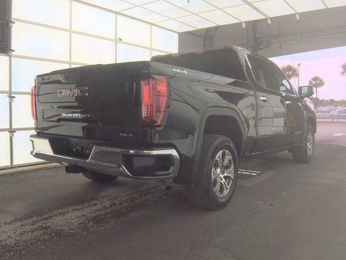 Used 2025 GMC Sierra 1500 SLT AWD/4WD image 2