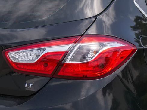 Used 2018 Chevrolet Cruze LT w/ Sun And Sound Package FWD image 11
