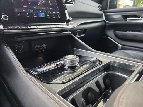 Used 2024 Jeep Wagoneer L Series II w/ Flexible Seating Group image 23