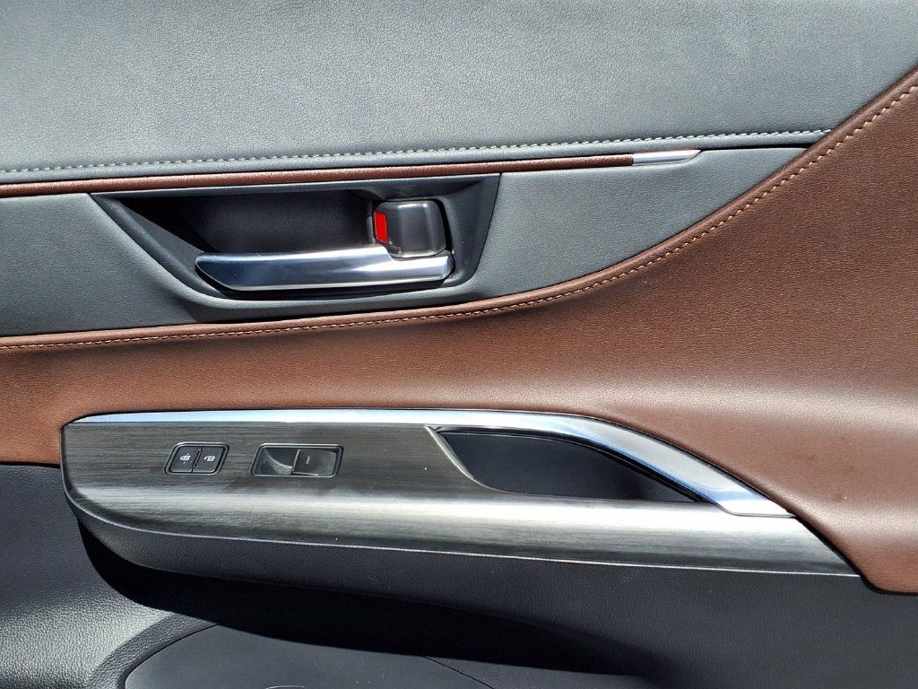 Certified 2023 Toyota Venza XLE AWD/4WD image 38