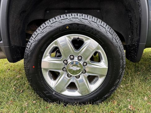 Used 2020 Chevrolet Silverado 2500 LTZ w/ LTZ Premium Package image 11