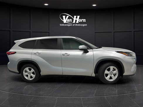 Used 2023 Toyota Highlander LE FWD image 8