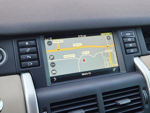 Used 2018 Land Rover Discovery Sport HSE image 16