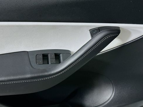 Used 2021 Tesla Model Y Long Range image 15