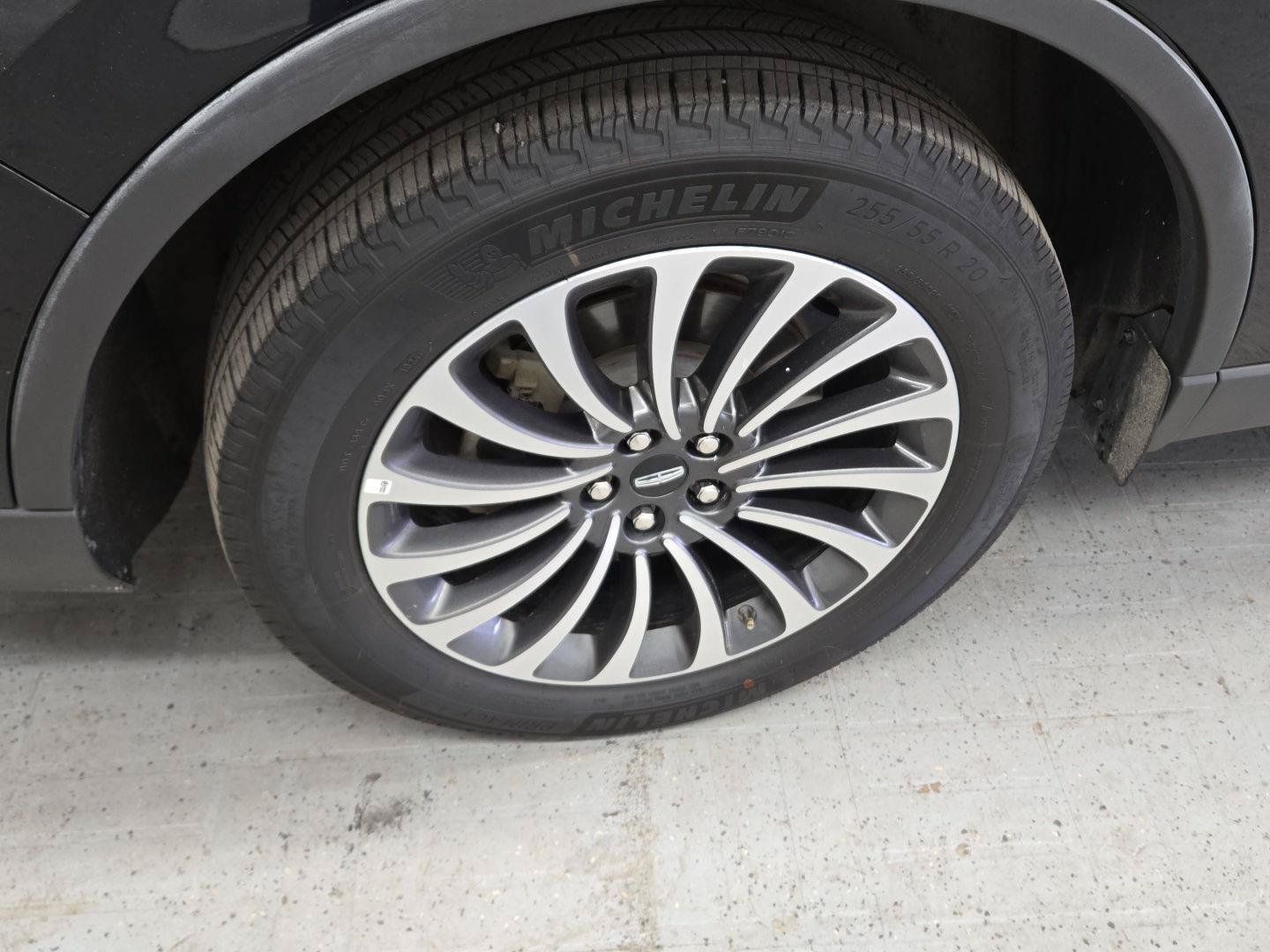 Used 2024 Lincoln Aviator Reserve AWD/4WD image 23