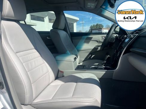 Used 2017 Toyota Camry XLE w/ Moonroof Package image 11