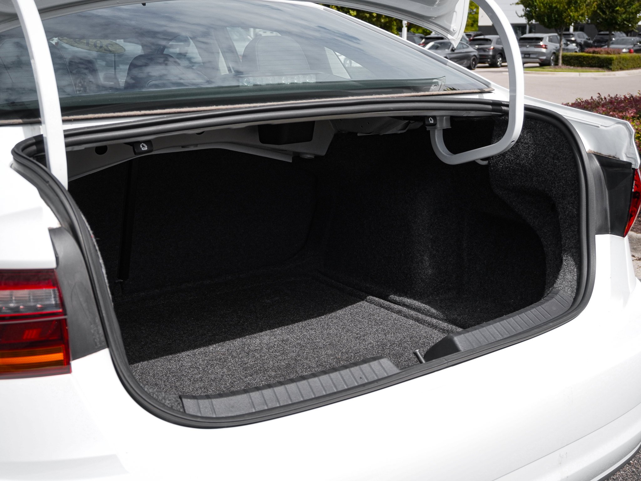 Used 2019 Volkswagen Jetta SE FWD image 32