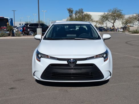 Used 2025 Toyota Corolla LE image 8