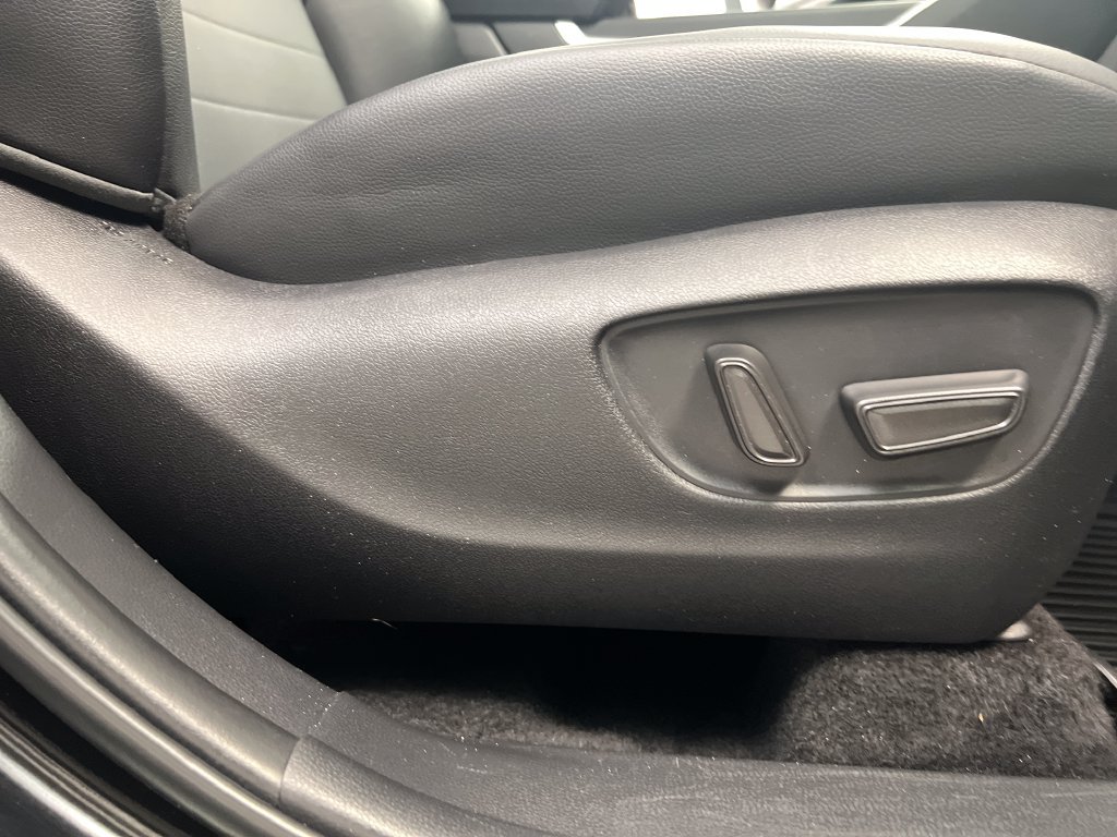 Used 2025 Toyota Highlander XLE FWD image 34