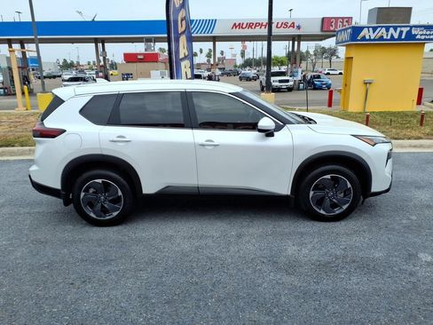 Used 2024 Nissan Rogue SV FWD image 6