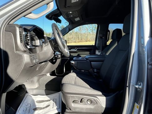 Used 2024 Chevrolet Silverado 1500 LT image 11