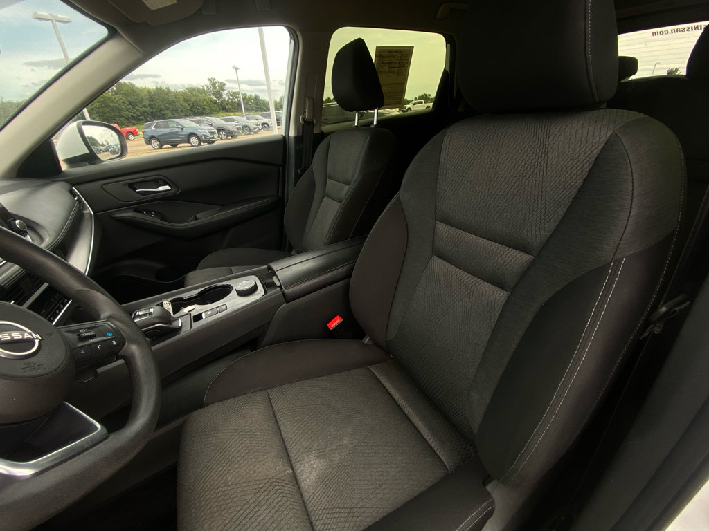 Used 2024 Nissan Rogue SV AWD/4WD image 9