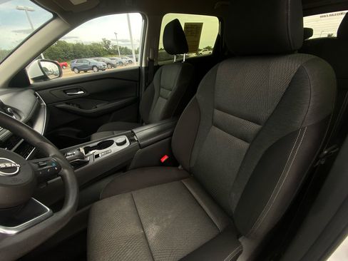 Used 2024 Nissan Rogue SV AWD/4WD image 9