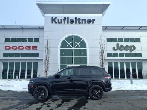 Used 2024 Jeep Grand Cherokee Altitude AWD/4WD image 1